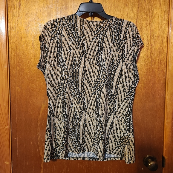 Cute and sexy Y2K top with deep plunge key hole - Picture 2 of 2